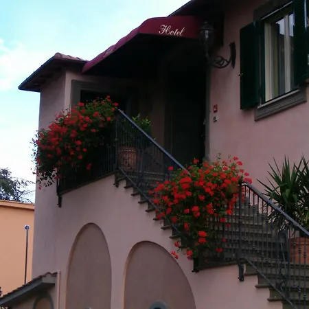 Hotel Squarciarelli 3*