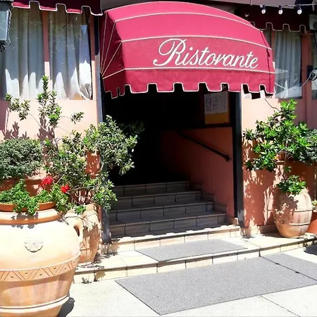 Hotel Squarciarelli 3*